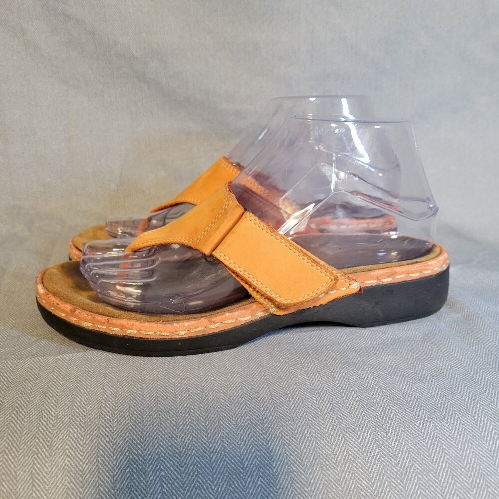 Minnetonka Leather thong Sandals womens 7